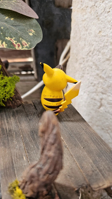 Super figurine Pokemon Nintendo tomy pikachu