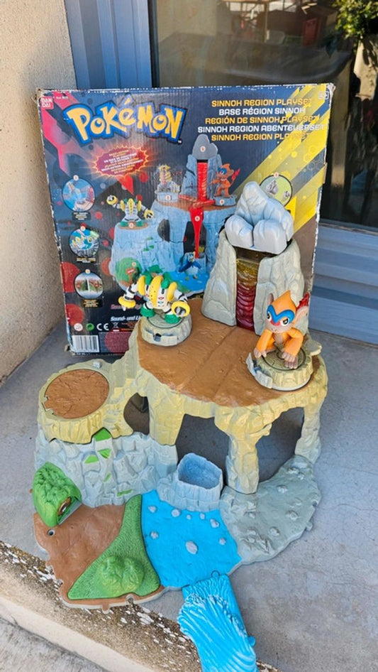 Figurine Pokemon Nintendo avec montagnes