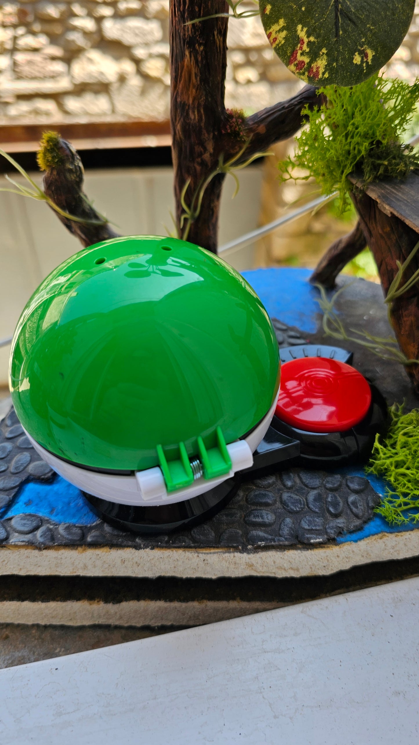 Super pokeball verte pour figurine Pokemon Nintendo