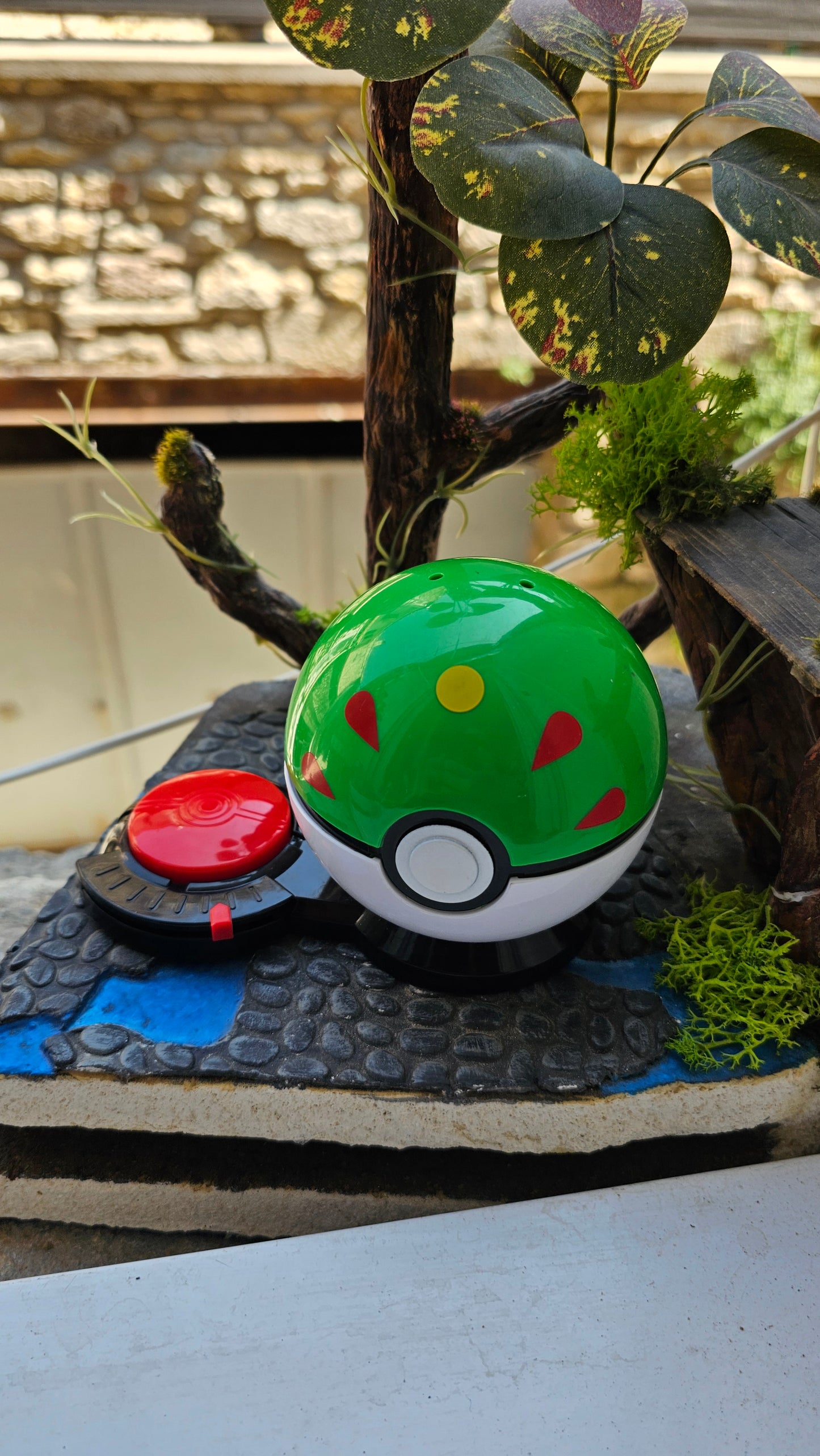 Super pokeball verte pour figurine Pokemon Nintendo