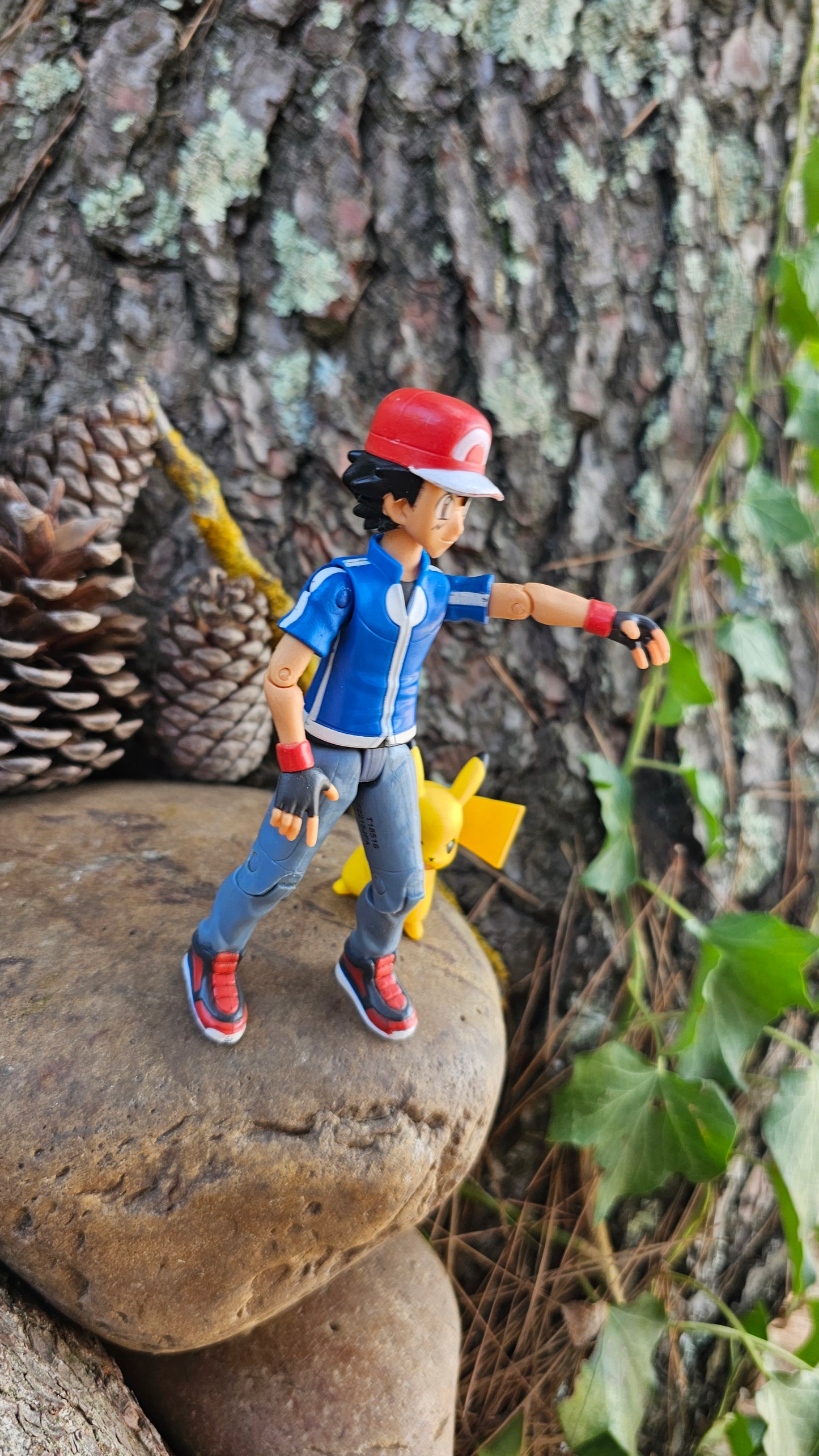 Figurine Pokemon Nintendo tomy Sacha et son Pikachu