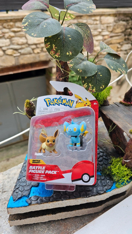 Super figurine Pokemon Nintendo Évoli et lixy neuf