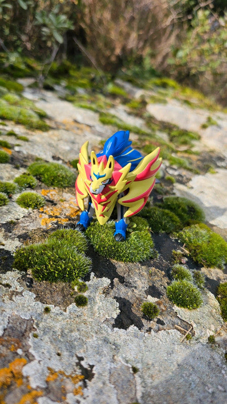Super figurine Pokemon Nintendo tomy zamazenta