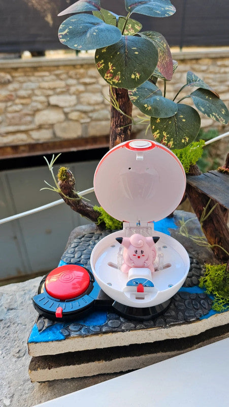 Super figurine Pokemon Nintendo melofee avec ca pokeball attaché