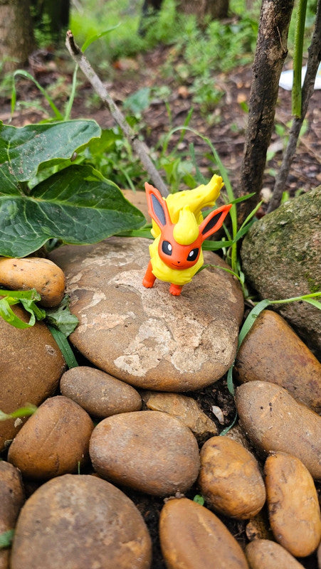 Super figurine Pokemon Nintendo tomy pyroli