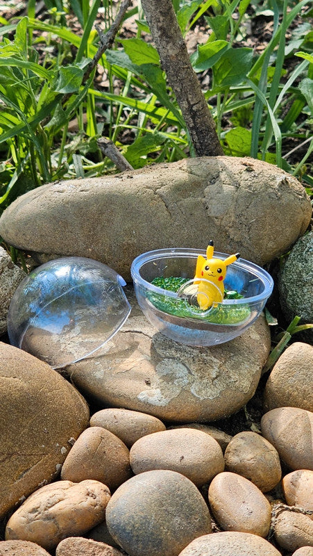Super figurine Pokemon Nintendo style terrarium pikachu