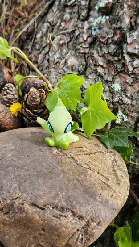Super figurine Pokemon Nintendo finger puppet celebi