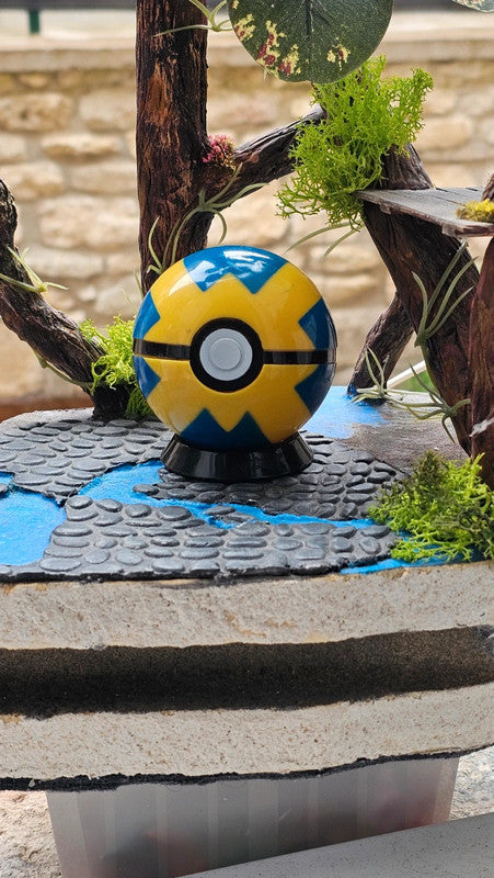Super pokeball figurine Pokemon