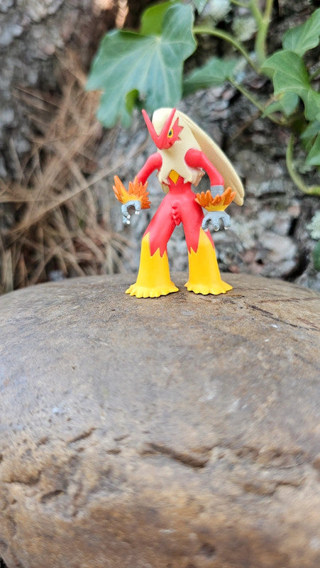 Super figurine Pokemon Nintendo tomy Brasegali