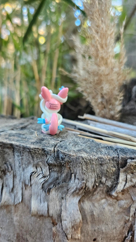 Super figurine Pokemon Nintendo Nymphali