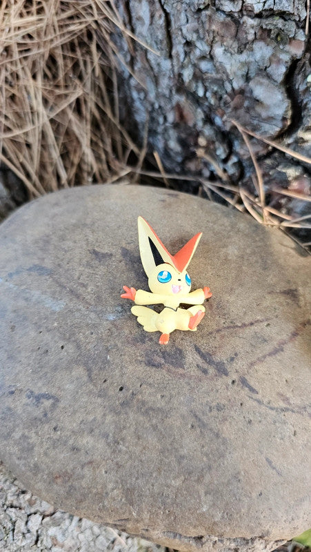 Super figurine Pokemon Nintendo victini