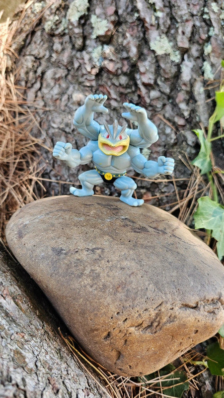 Super figurine Pokemon Nintendo mackogneur