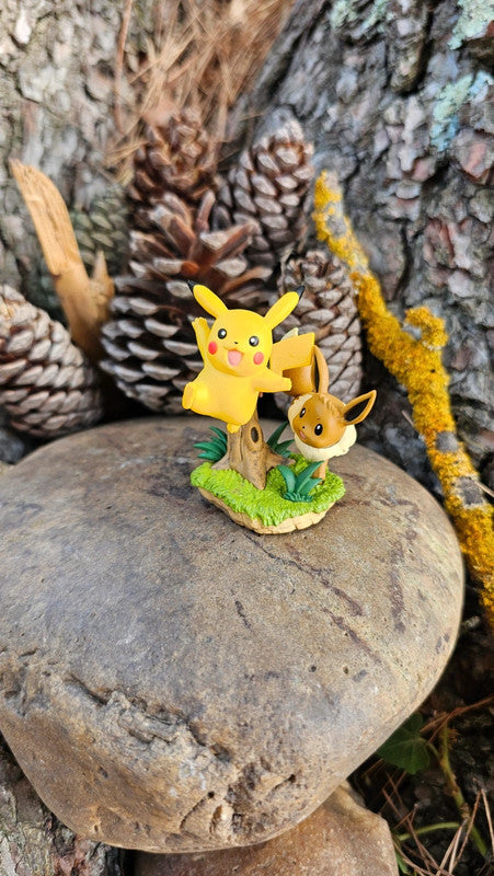 Super figurine Pokemon Nintendo pikachu et Évoli
