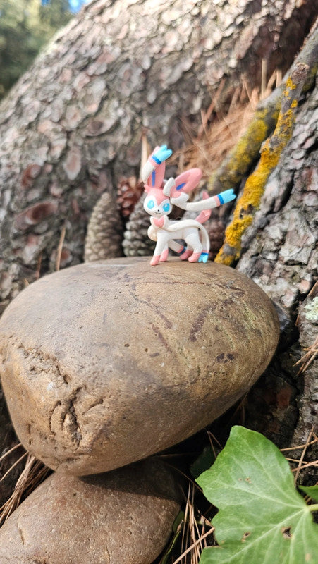 Super figurine Pokemon Nintendo tomy Nymphali