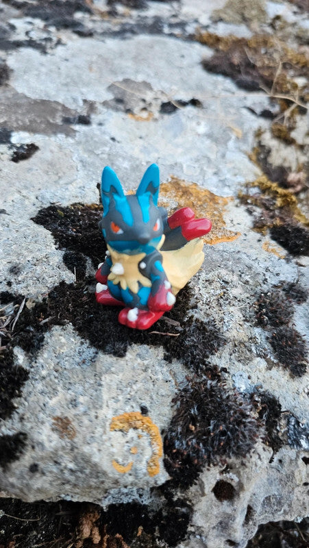 Super figurine Pokemon Nintendo finger puppet mega-lucario