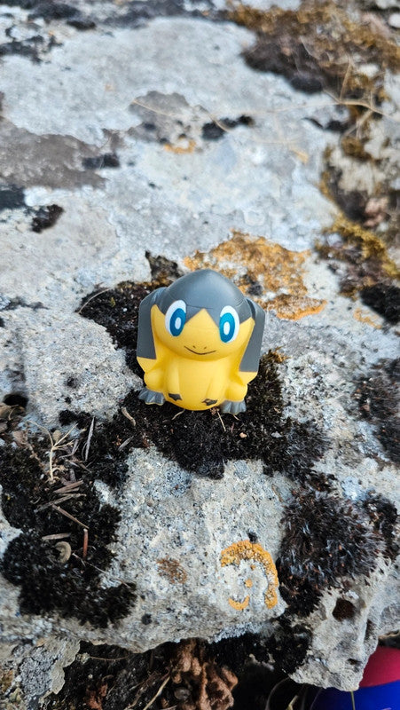 Super figurine Pokemon Nintendo finger puppet galvaran