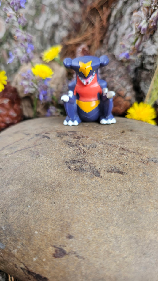 Super figurine Pokemon Nintendo finger puppet carchacrok